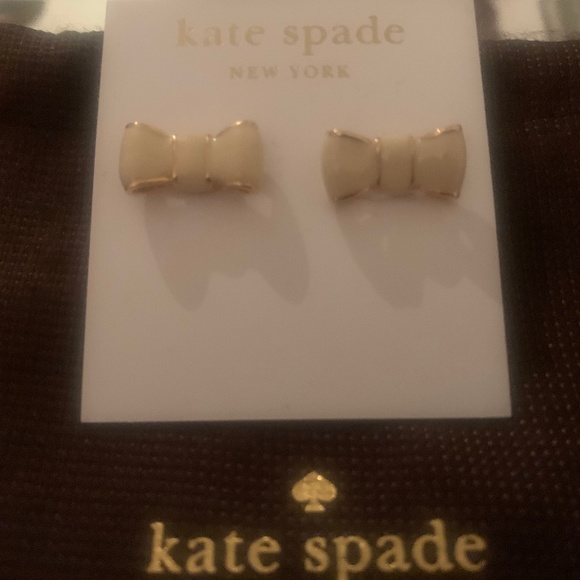Kate Spade ♠️ white - cream bow earrings - Picture 1 of 2
